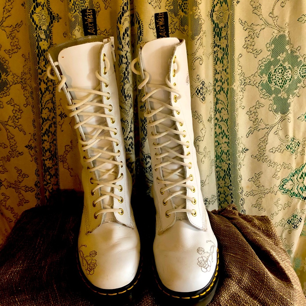 Very comfortable wedding/rose Dr martens!